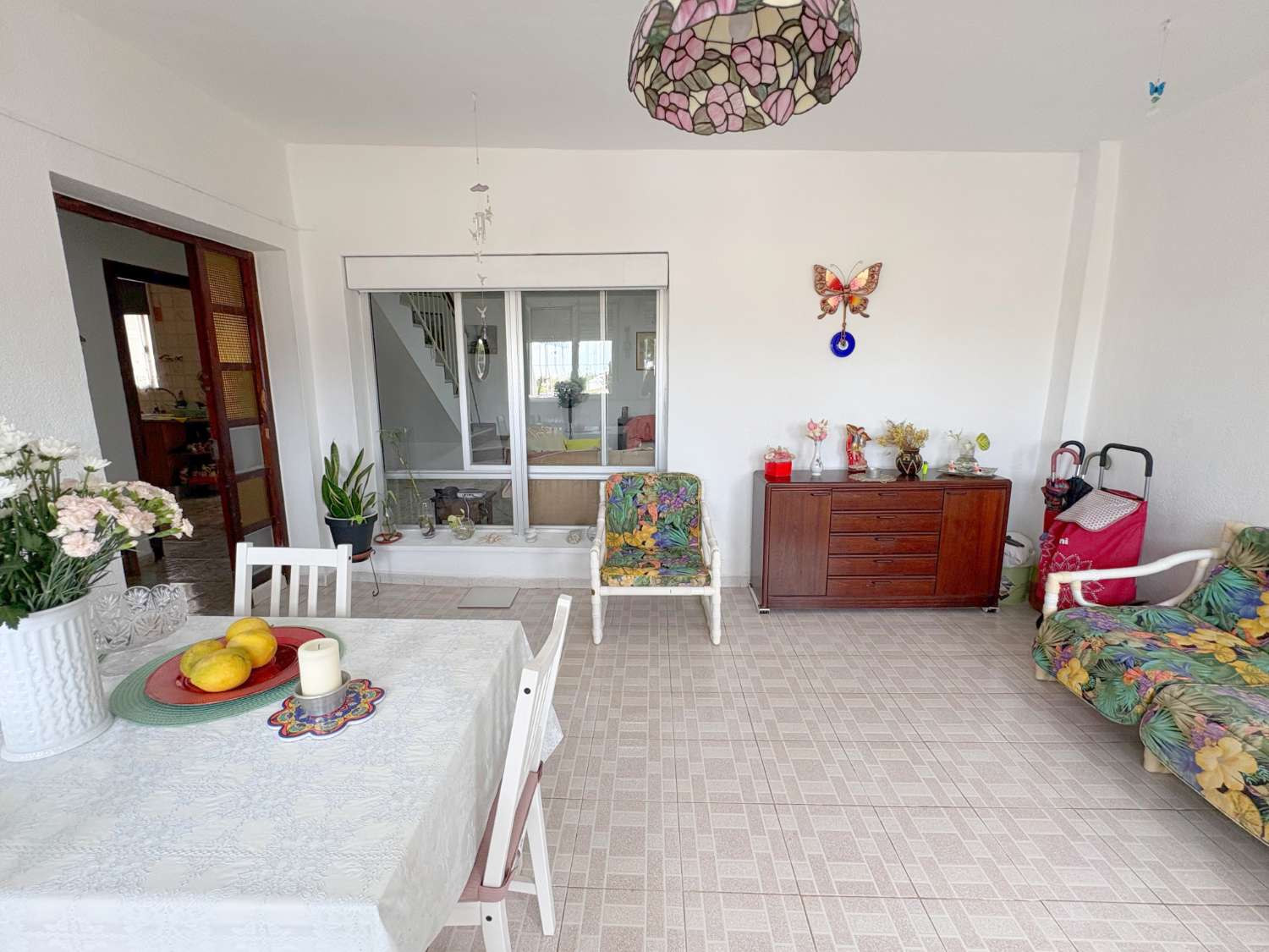 Dúplex de 4 dormitorios con 3 terrazas y vistas despejadas junto a Avenida Principal