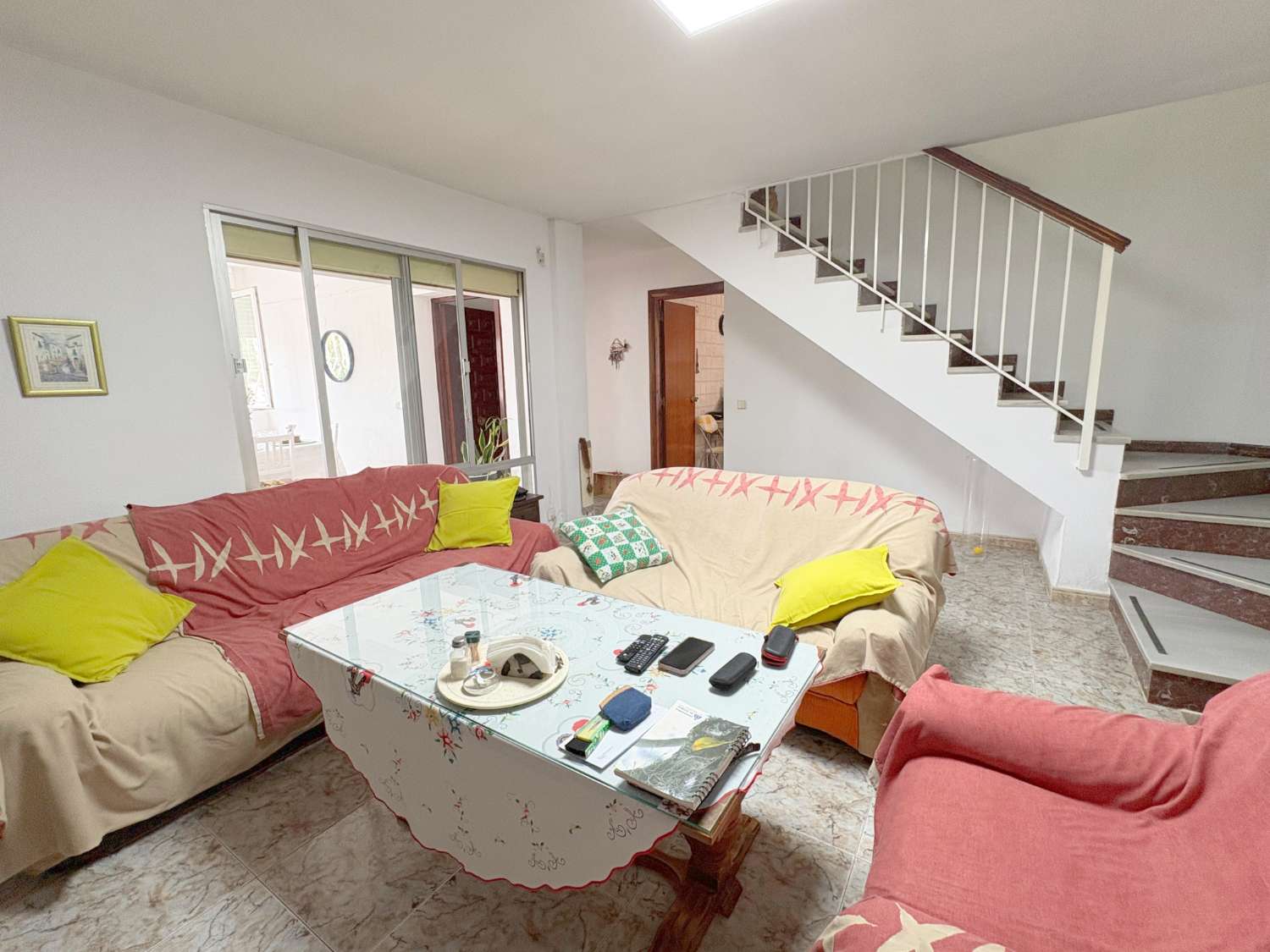 Dúplex de 4 dormitorios con 3 terrazas y vistas despejadas junto a Avenida Principal