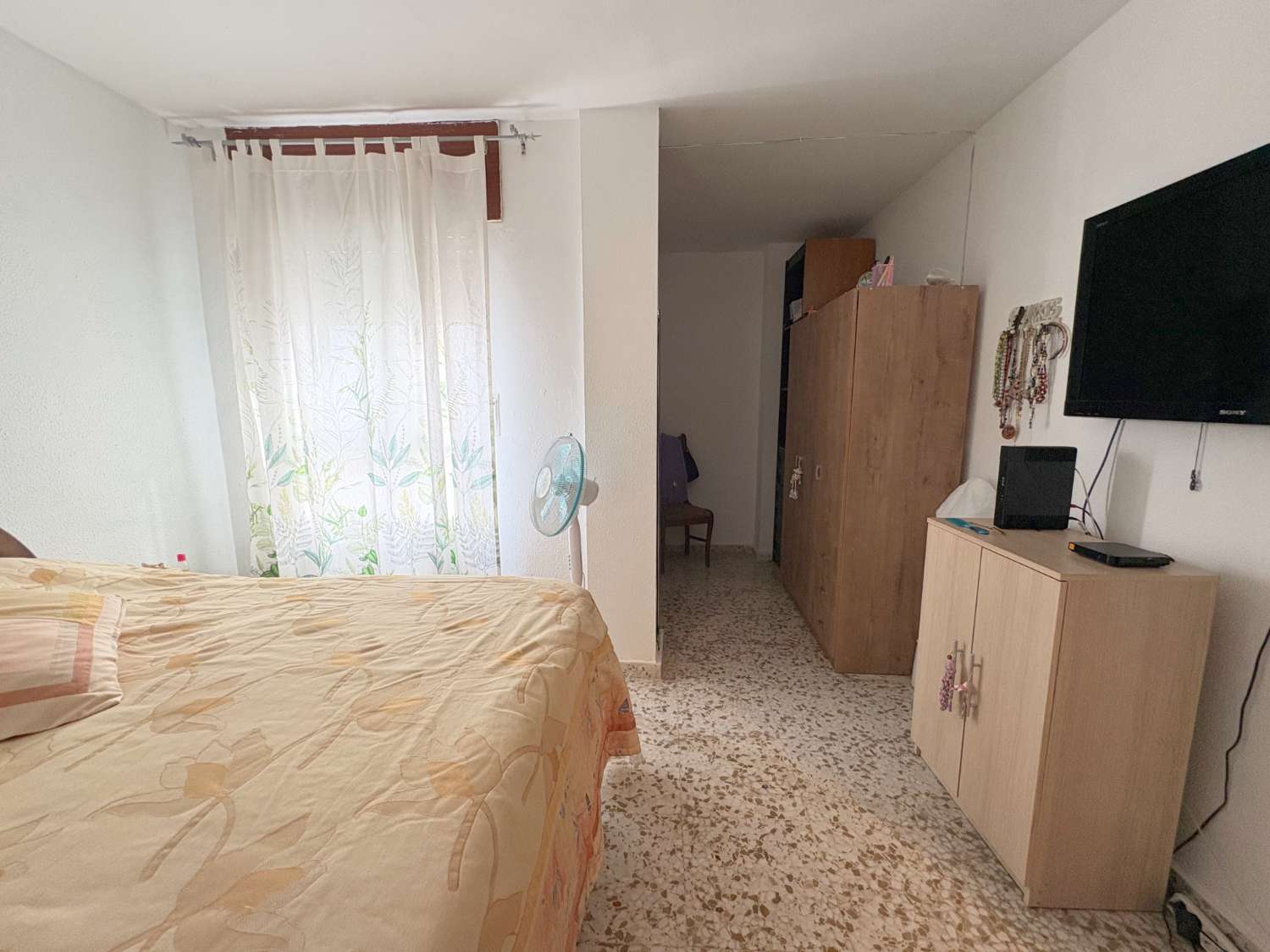 Dúplex de 4 dormitorios con 3 terrazas y vistas despejadas junto a Avenida Principal