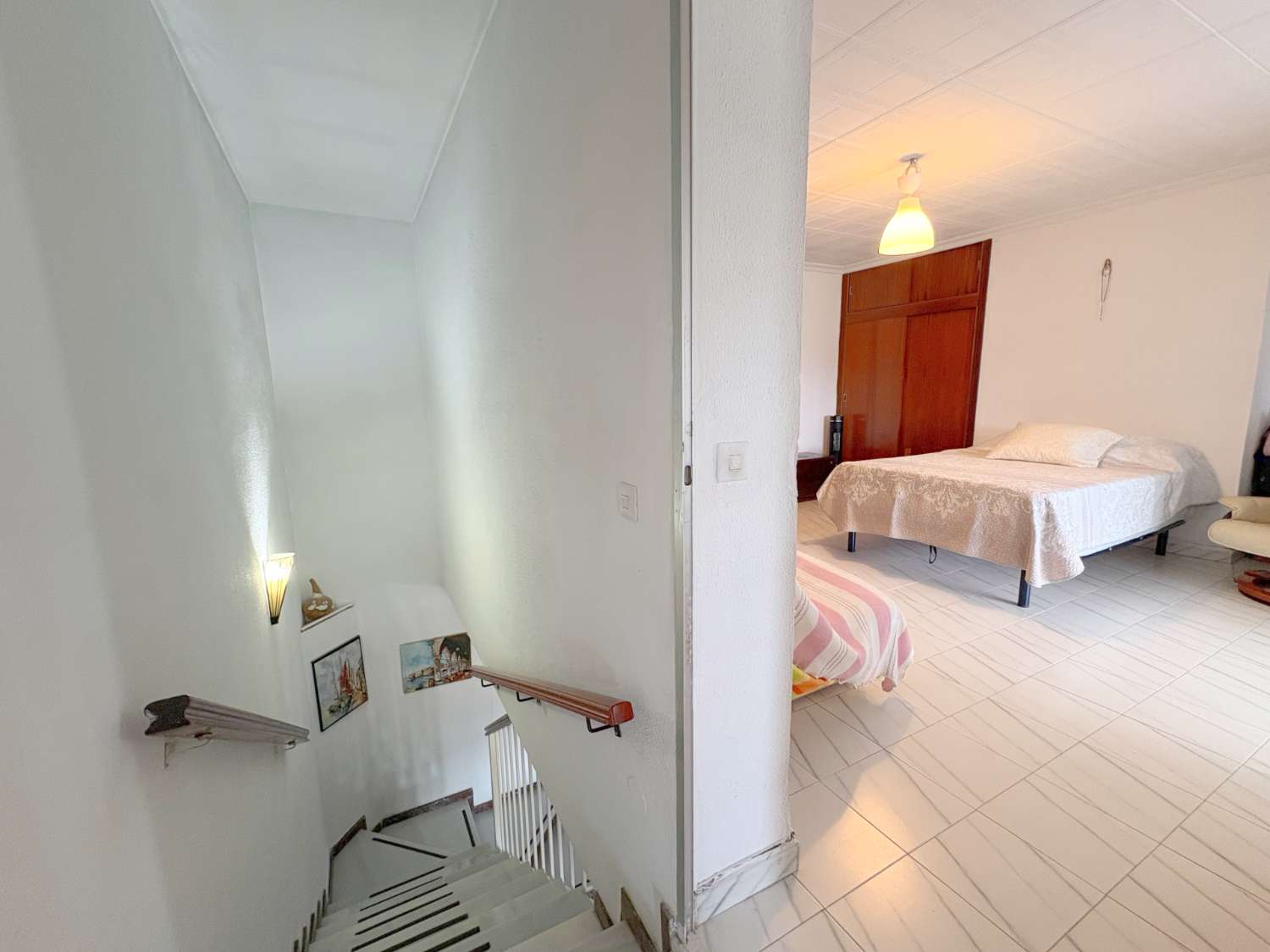 Dúplex de 4 dormitorios con 3 terrazas y vistas despejadas junto a Avenida Principal