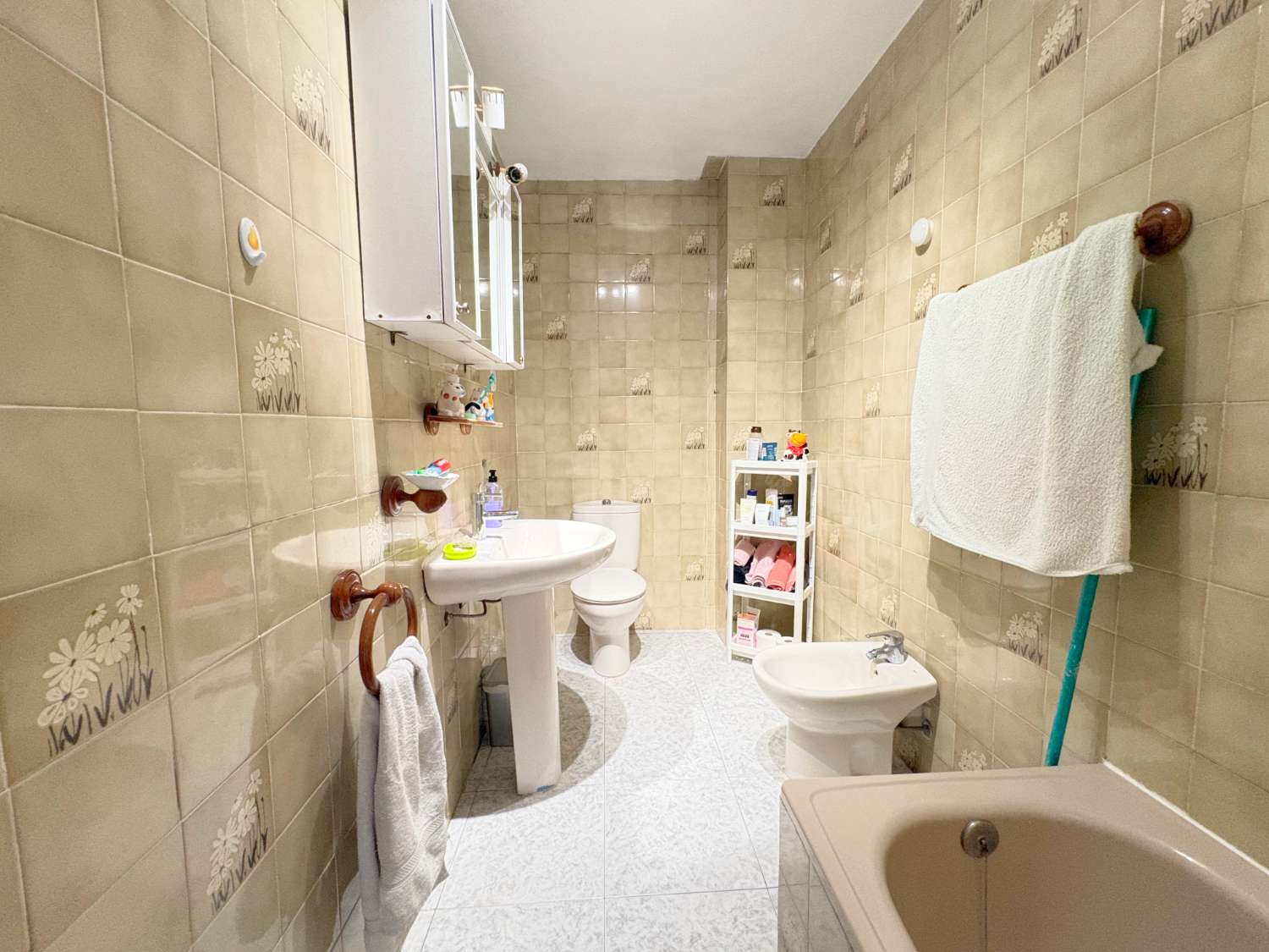 Dúplex de 4 dormitorios con 3 terrazas y vistas despejadas junto a Avenida Principal