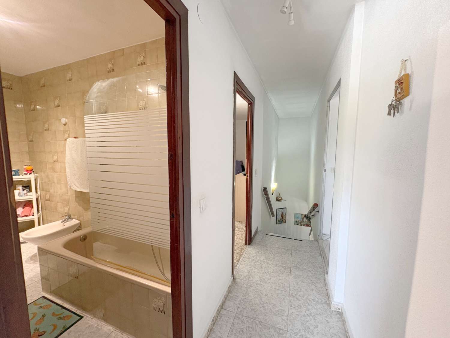 Dúplex de 4 dormitorios con 3 terrazas y vistas despejadas junto a Avenida Principal