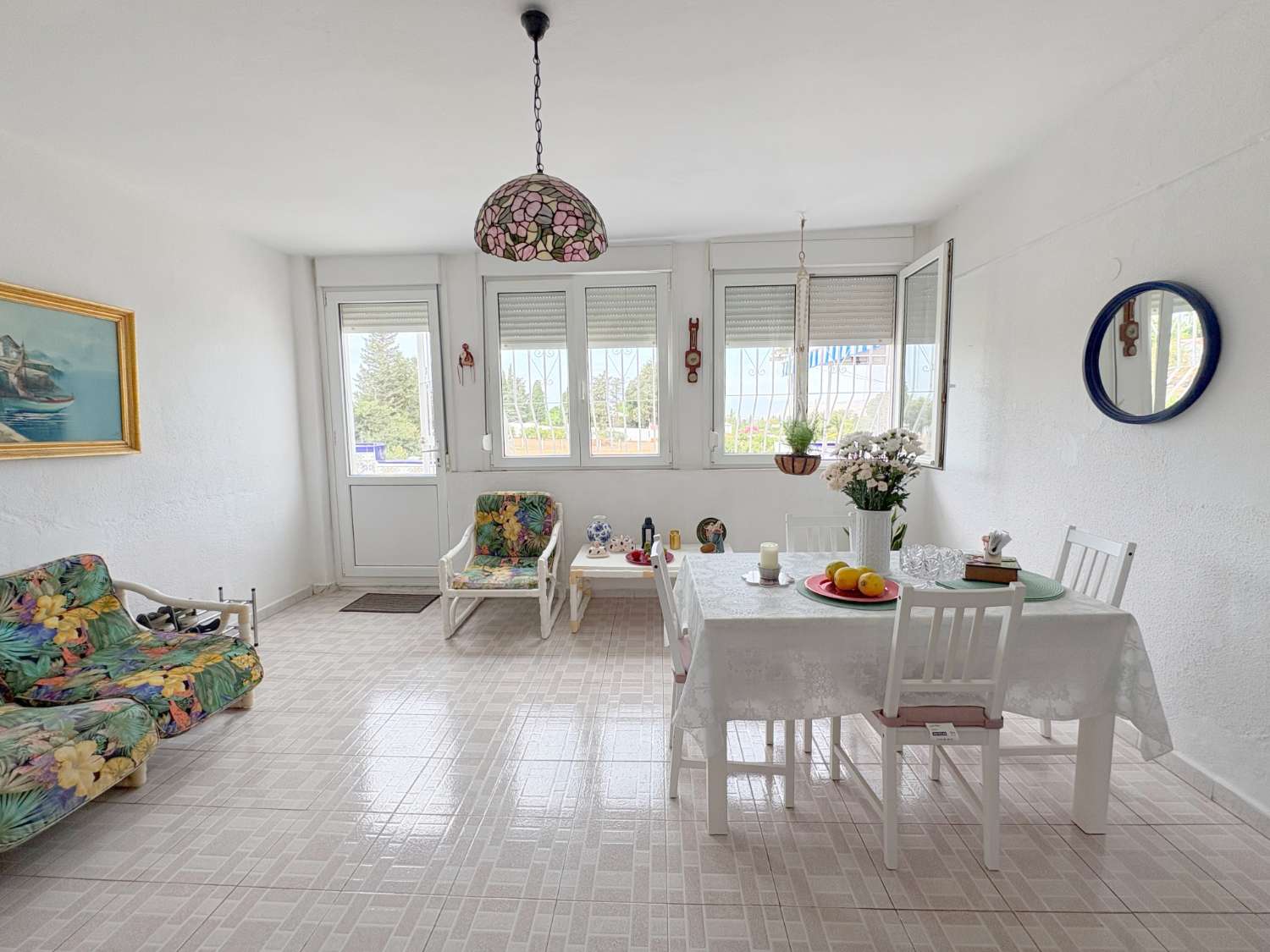 Dúplex de 4 dormitorios con 3 terrazas y vistas despejadas junto a Avenida Principal