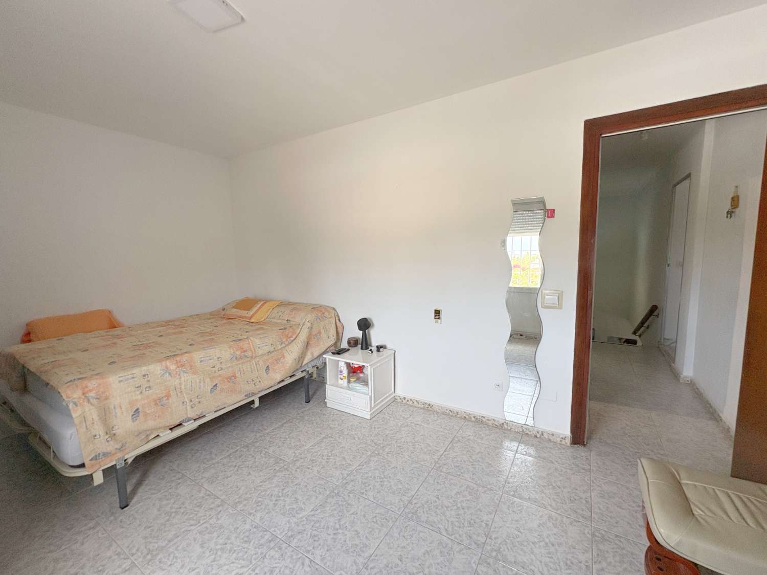 Dúplex de 4 dormitorios con 3 terrazas y vistas despejadas junto a Avenida Principal