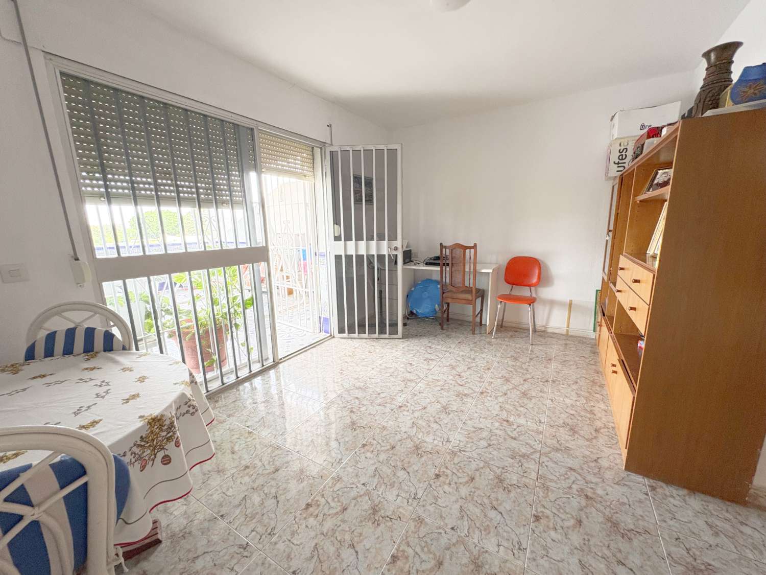 Dúplex de 4 dormitorios con 3 terrazas y vistas despejadas junto a Avenida Principal