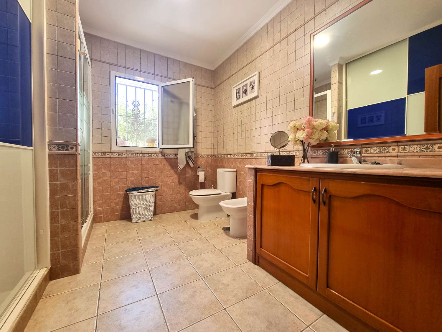 Chalet independiente en una sola planta con piscina y jardín en Alhaurín de la Torre