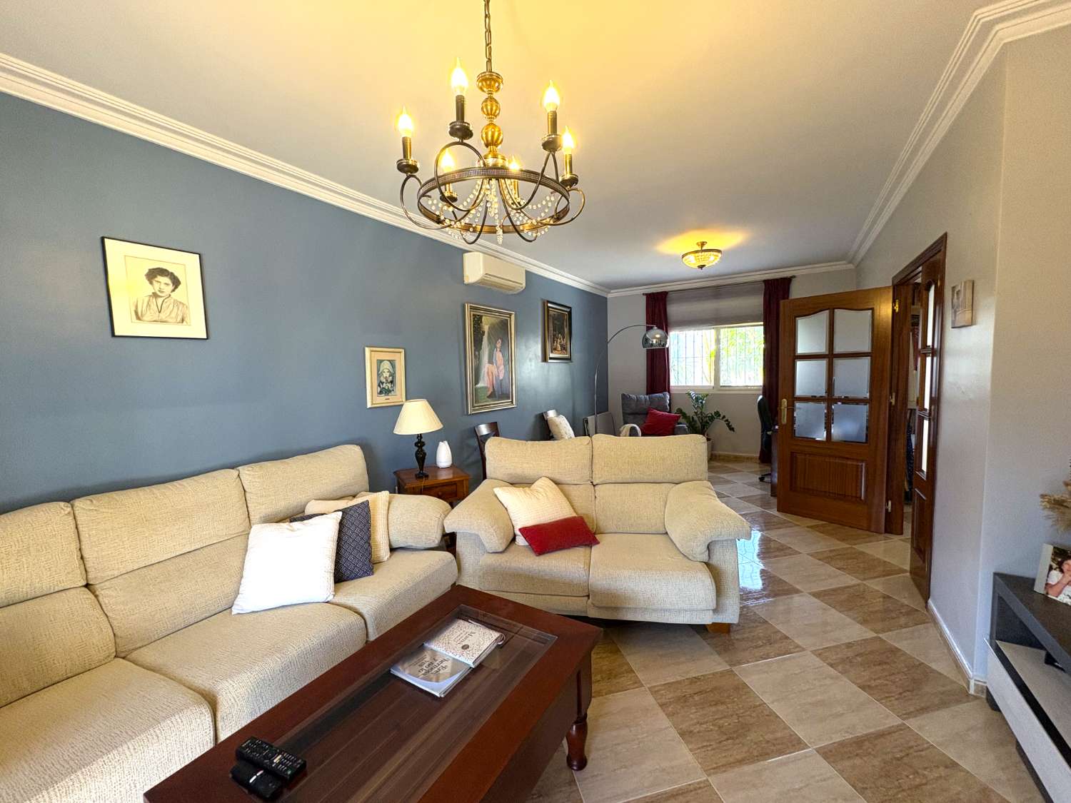 Chalet independiente en una sola planta con piscina y jardín en Alhaurín de la Torre