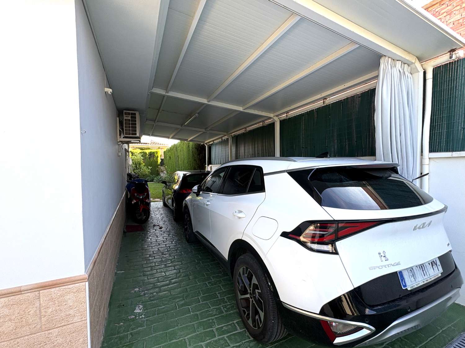 Chalet independiente en una sola planta con piscina y jardín en Alhaurín de la Torre