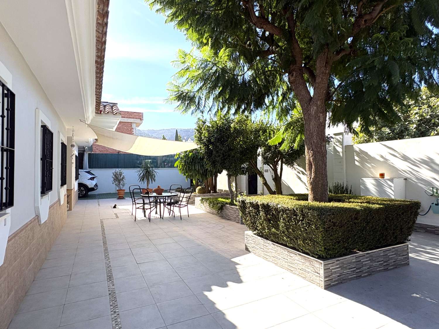 Chalet independiente en una sola planta con piscina y jardín en Alhaurín de la Torre