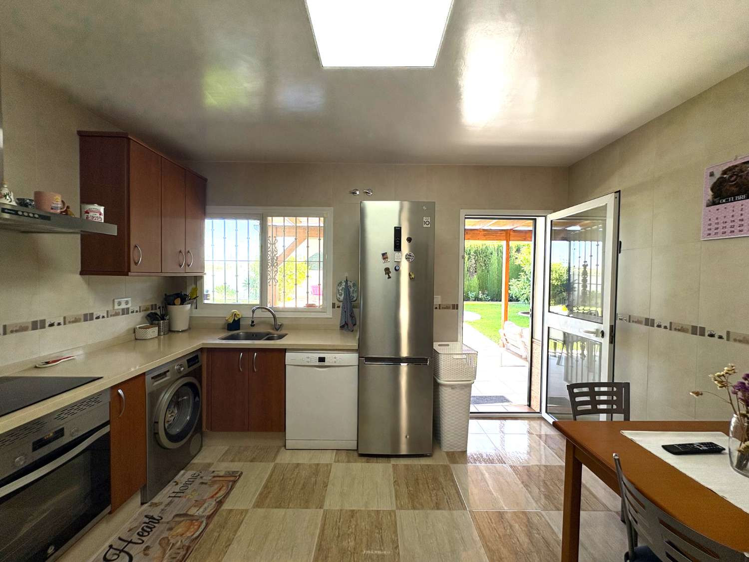 Chalet independiente en una sola planta con piscina y jardín en Alhaurín de la Torre