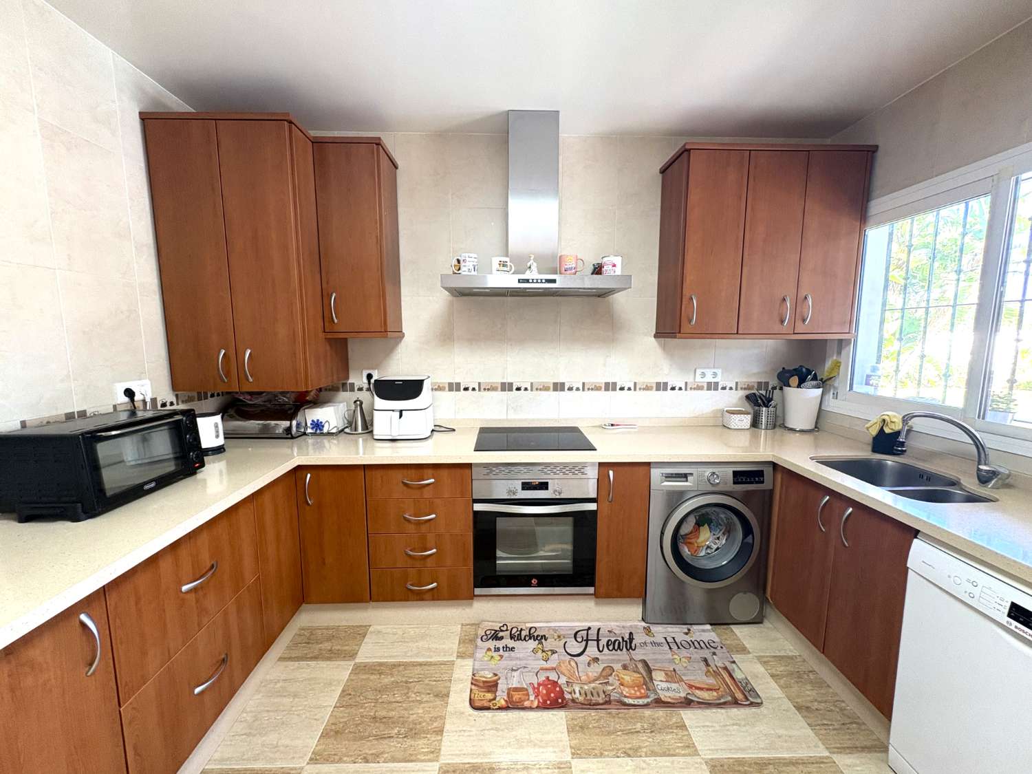 Chalet independiente en una sola planta con piscina y jardín en Alhaurín de la Torre