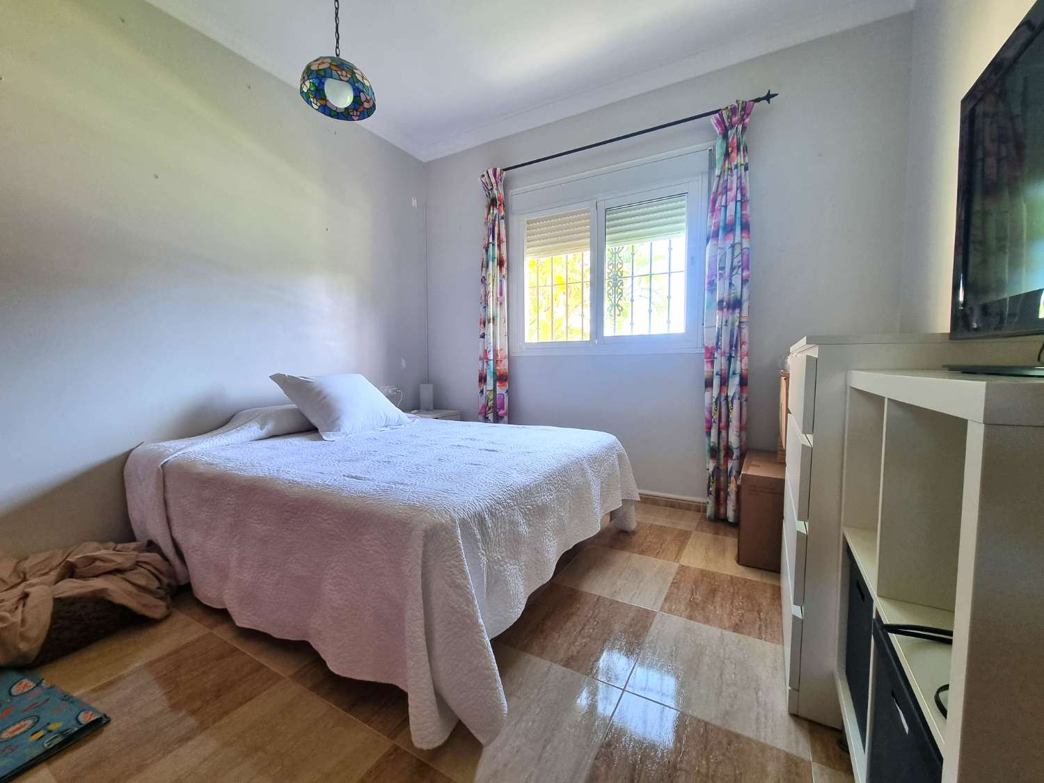 Chalet independiente en una sola planta con piscina y jardín en Alhaurín de la Torre