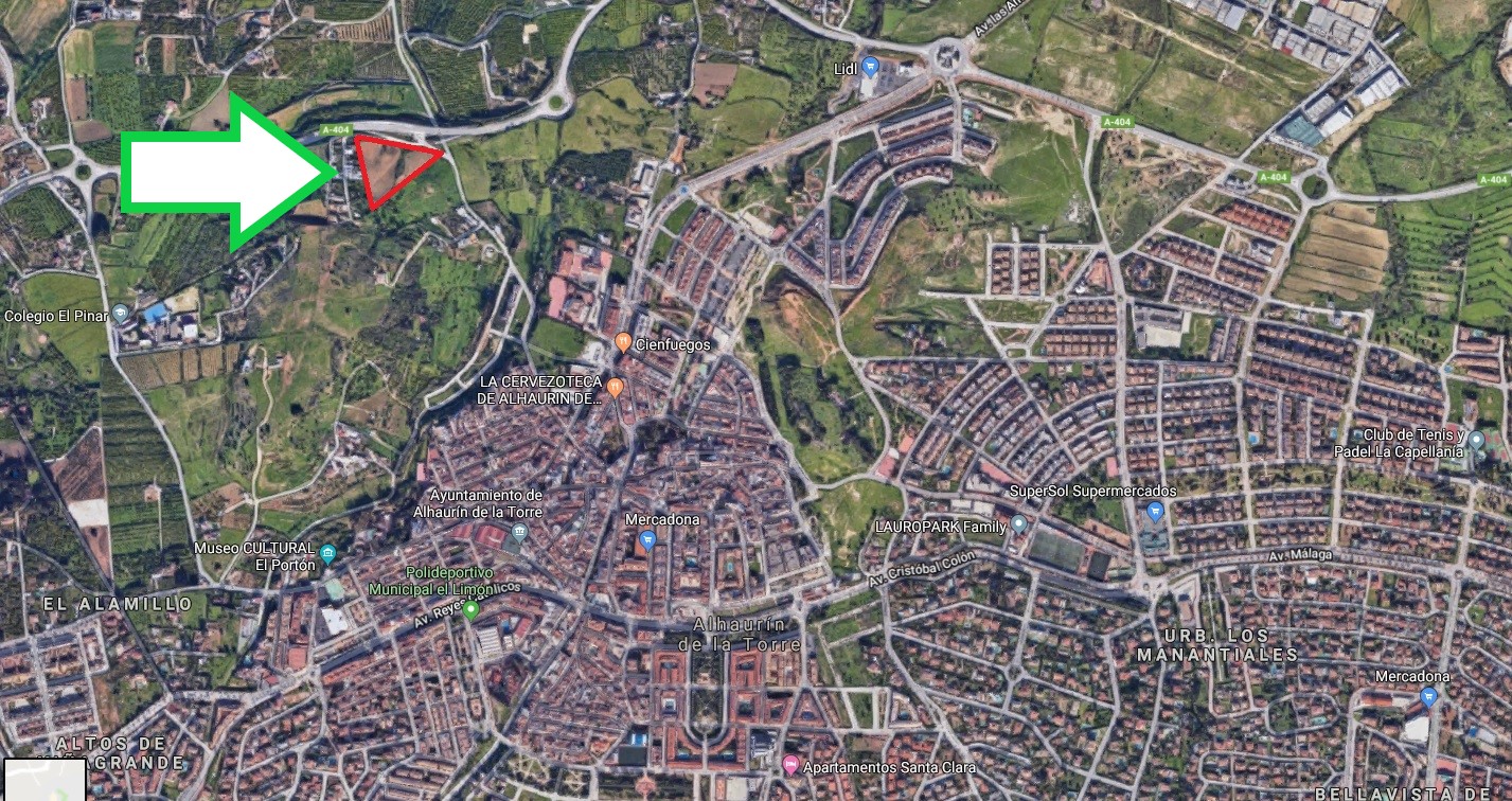Rustic land of 14.000m2 very close to the town centre.